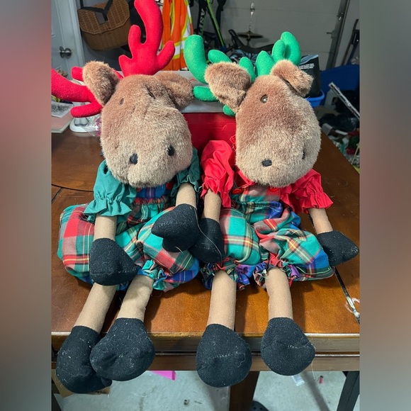 Set Of Two Vintage 90s Christmas Stuffed Moose - Picture 2 of 2